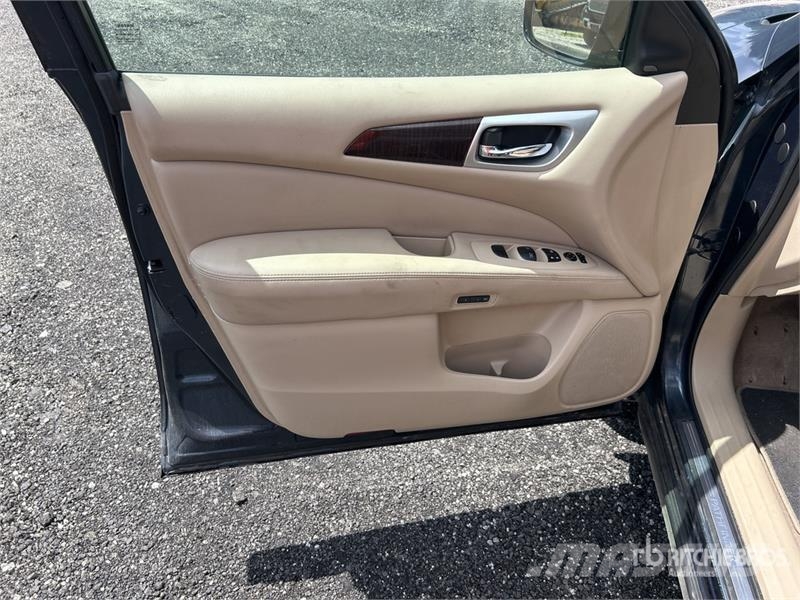 Nissan Pathfinder SL 2WD SUV Carros