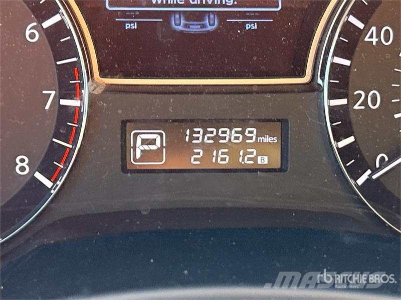 Nissan Pathfinder SV 2WD SUV 汽车