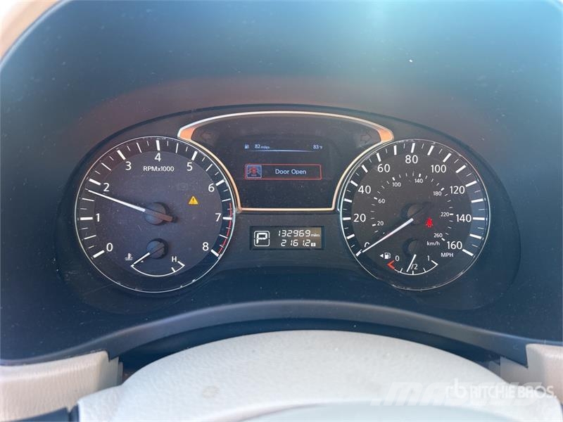 Nissan Pathfinder SV 2WD SUV 汽车