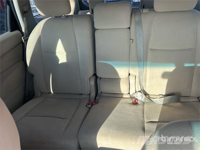 Nissan Pathfinder SV 2WD SUV 汽车