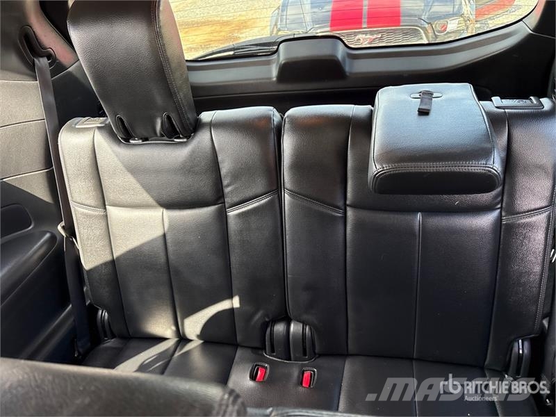 Nissan Pathfinder SV 2WD SUV Voiture