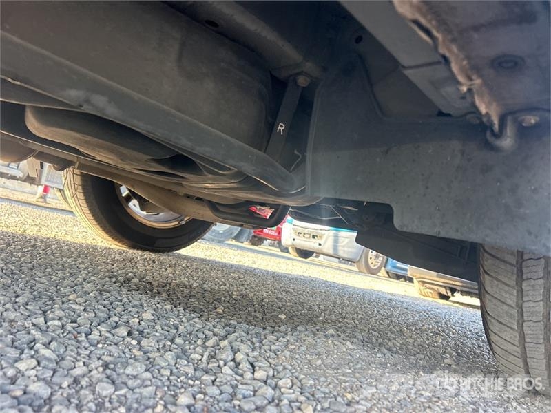 Nissan Pathfinder SV 2WD SUV 汽车