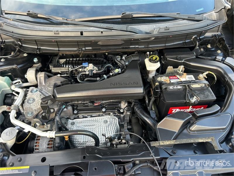 Nissan Rogue 2WD SUV Avtomobili