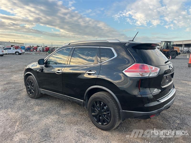 Nissan Rogue 2WD SUV Avtomobili