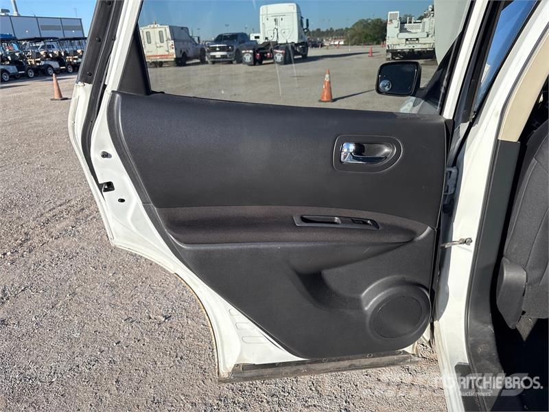 Nissan Rogue 2WD SUV Lengvieji automobiliai