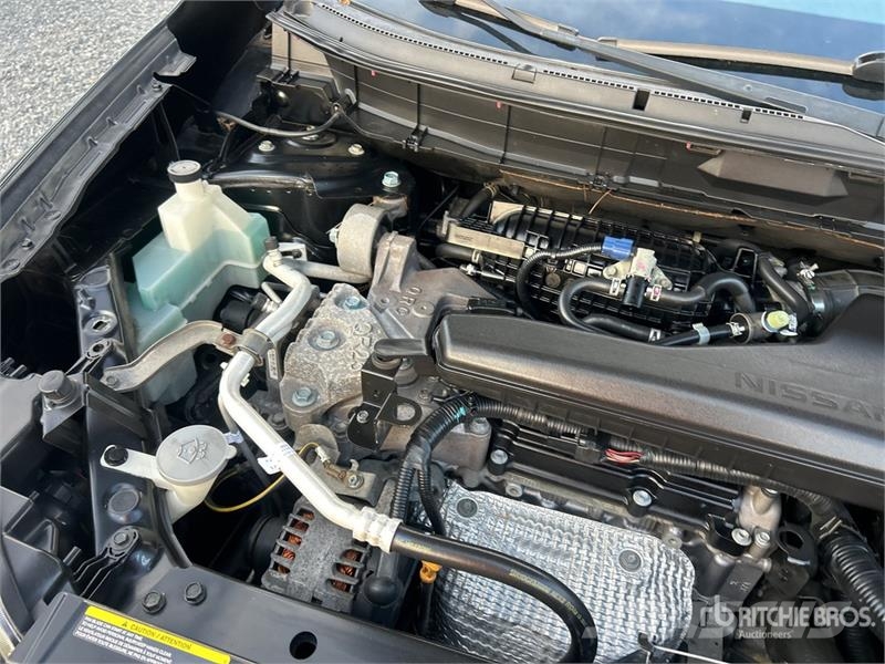 Nissan Rogue 2WD SUV Avtomobili