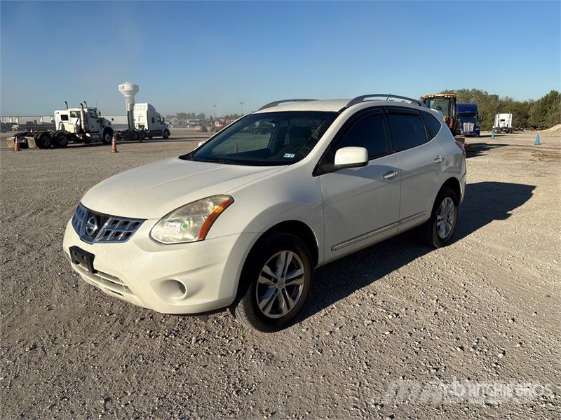 Nissan Rogue 2WD SUV Lengvieji automobiliai