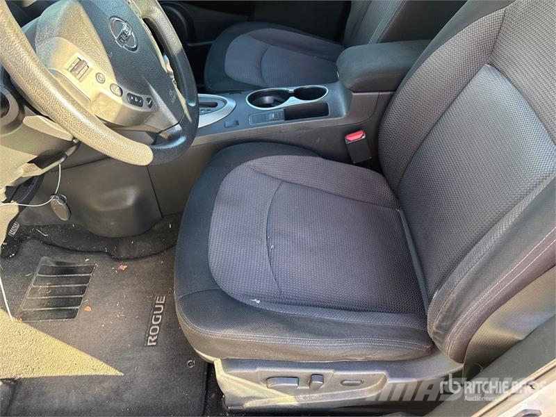 Nissan Rogue 2WD SUV Lengvieji automobiliai