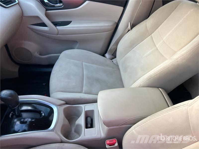 Nissan Rogue 2WD SUV Avtomobili