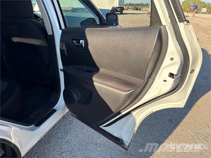 Nissan Rogue 2WD SUV Lengvieji automobiliai