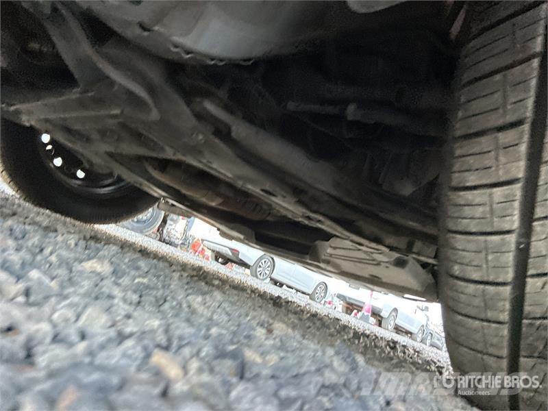 Nissan Rogue 2WD SUV Avtomobili