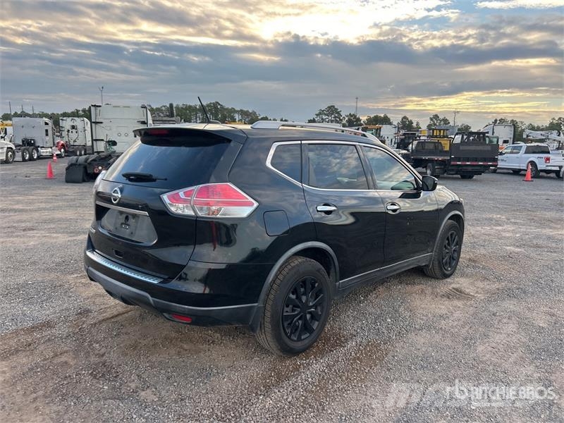 Nissan Rogue 2WD SUV Avtomobili
