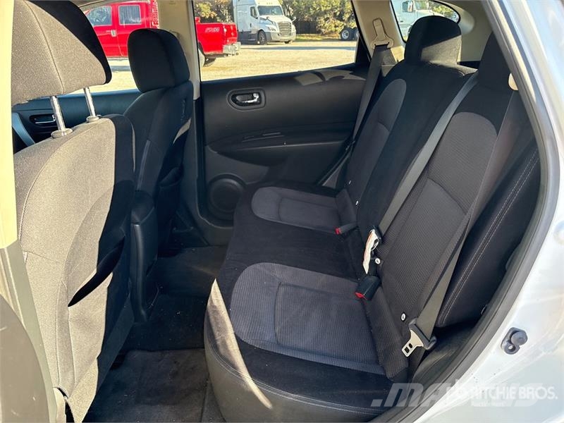 Nissan Rogue 2WD SUV Lengvieji automobiliai