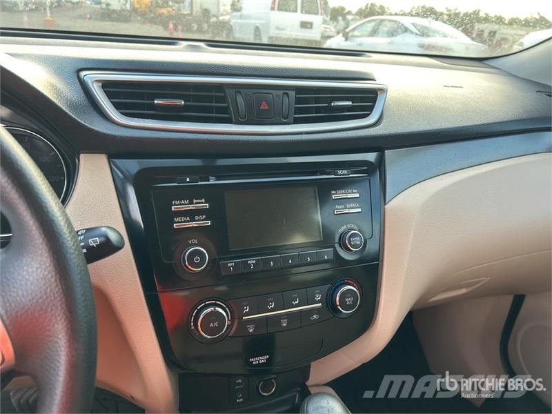 Nissan Rogue 2WD SUV Avtomobili