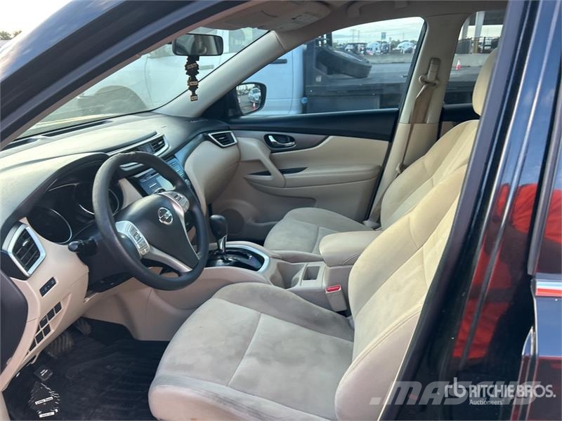 Nissan Rogue 2WD SUV Avtomobili