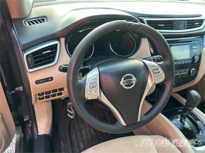 Nissan Rogue 2WD SUV Avtomobili