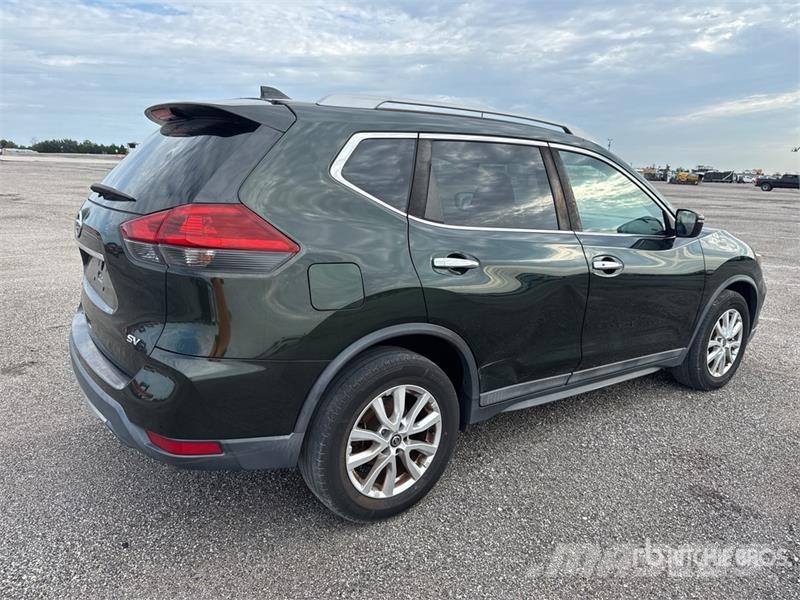 Nissan Rogue SV 2WD SUV Automašīnas