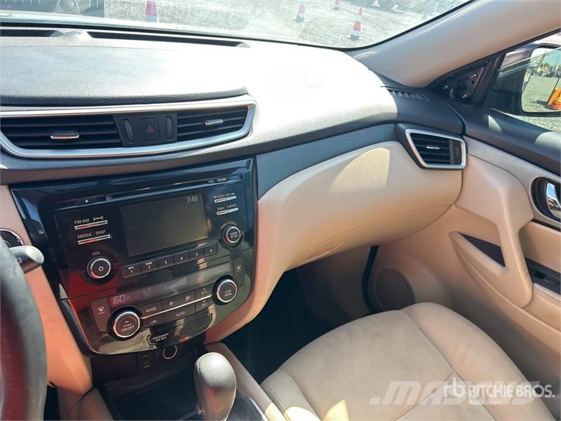 Nissan Rogue SV 2WD SUV Avtomobili