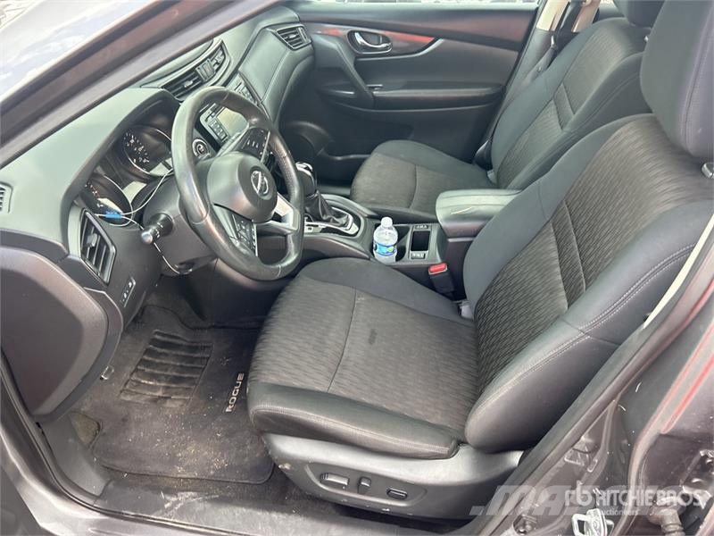 Nissan Rogue SV 2WD SUV Henkilöautot