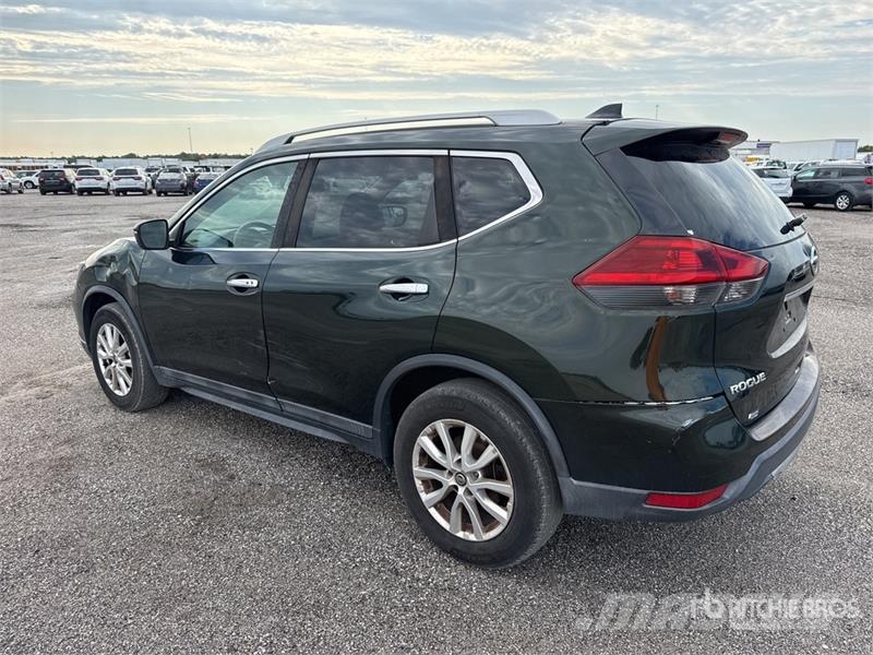 Nissan Rogue SV 2WD SUV Automašīnas