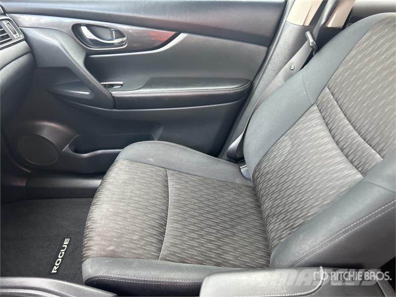 Nissan Rogue SV 2WD SUV Henkilöautot
