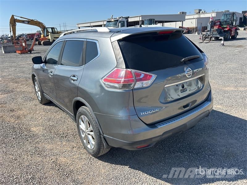 Nissan Rogue SV 2WD SUV Avtomobili