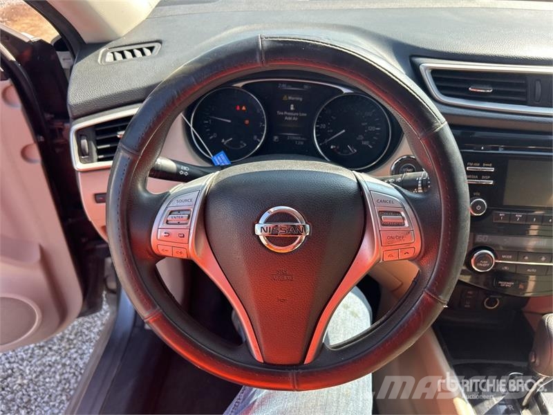 Nissan Rogue SV 2WD SUV Avtomobili