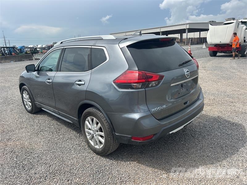 Nissan Rogue SV 2WD SUV Henkilöautot