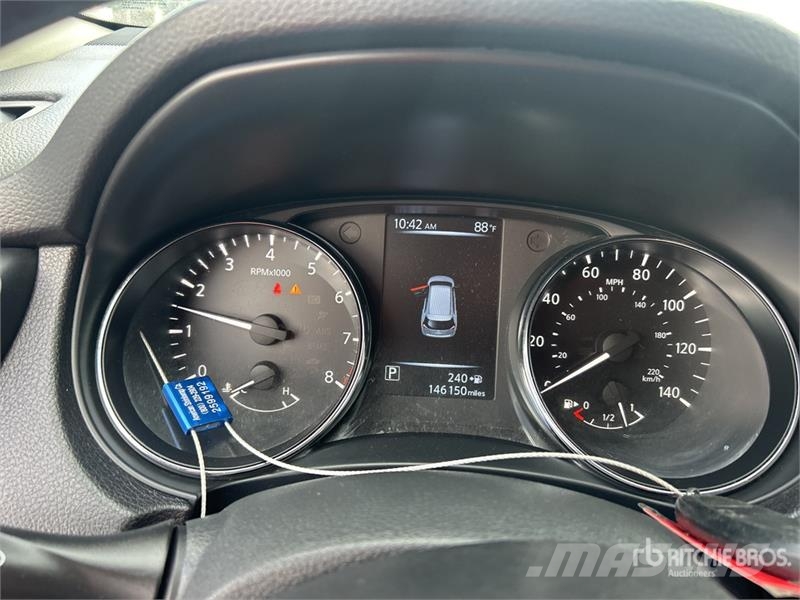 Nissan Rogue SV 2WD SUV Henkilöautot