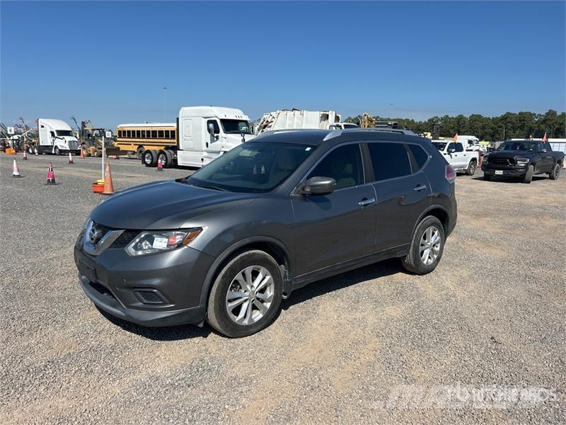 Nissan Rogue SV 2WD SUV Avtomobili