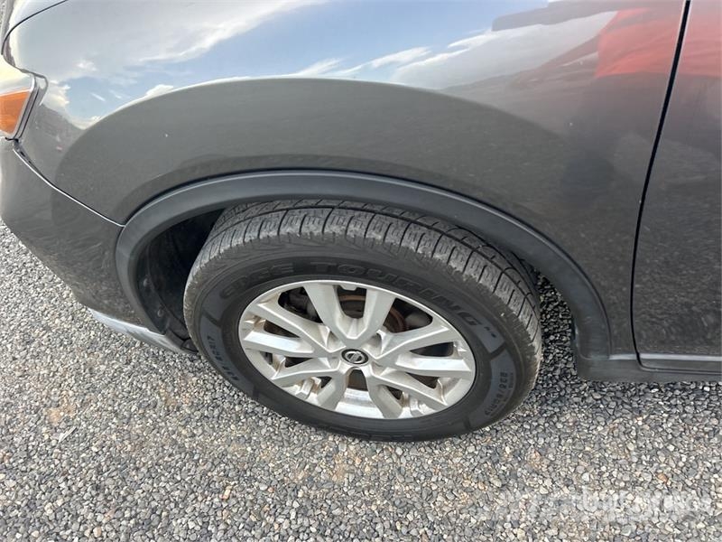 Nissan Rogue SV 2WD SUV Henkilöautot