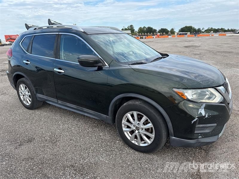 Nissan Rogue SV 2WD SUV Automašīnas