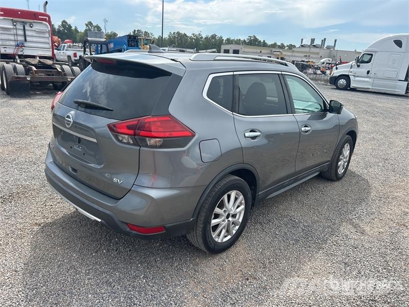 Nissan Rogue SV 2WD SUV Henkilöautot