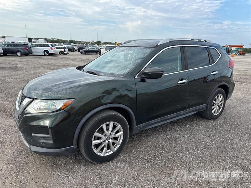 Nissan Rogue SV 2WD SUV Automašīnas