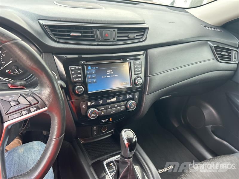 Nissan Rogue SV 2WD SUV Henkilöautot