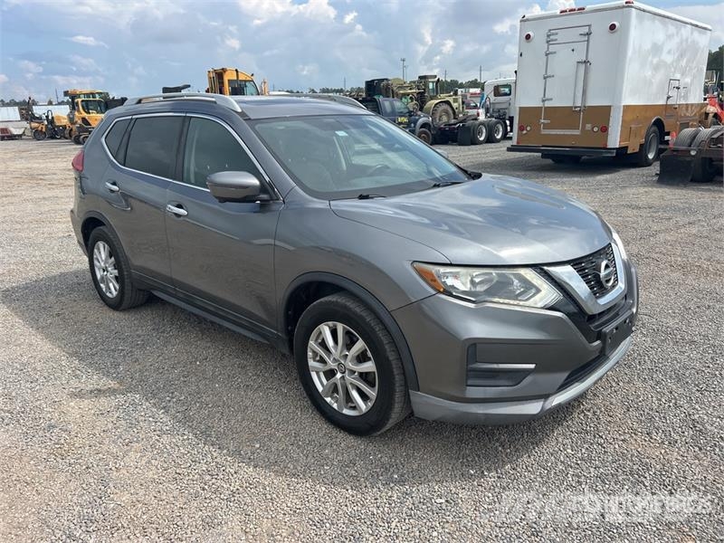 Nissan Rogue SV 2WD SUV Henkilöautot