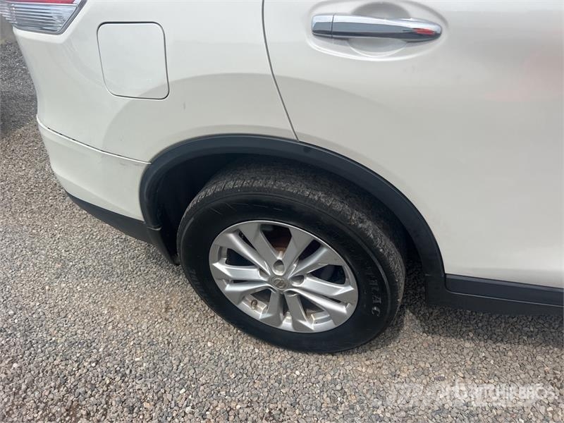 Nissan Rogue SV AWD SUV Kistehergépjárművek