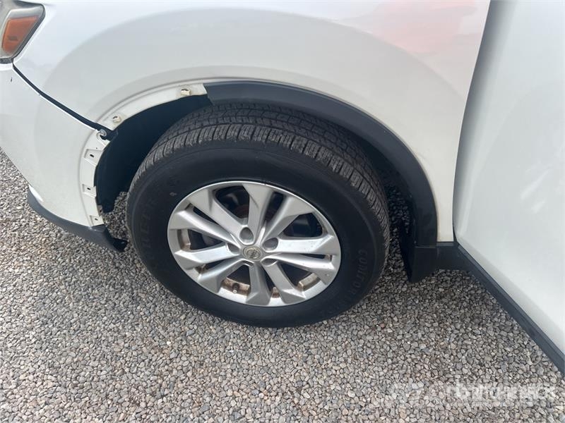 Nissan Rogue SV AWD SUV Kistehergépjárművek