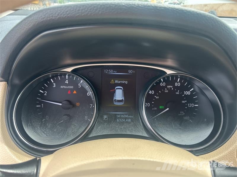 Nissan Rogue SV AWD SUV Kistehergépjárművek