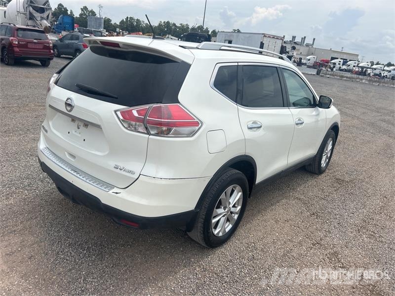 Nissan Rogue SV AWD SUV Kistehergépjárművek
