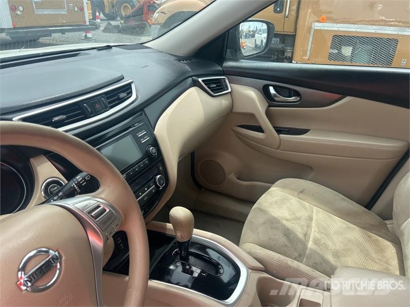 Nissan Rogue SV AWD SUV Kistehergépjárművek