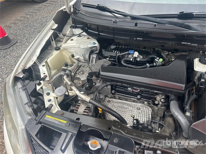 Nissan Rogue SV AWD SUV Kistehergépjárművek