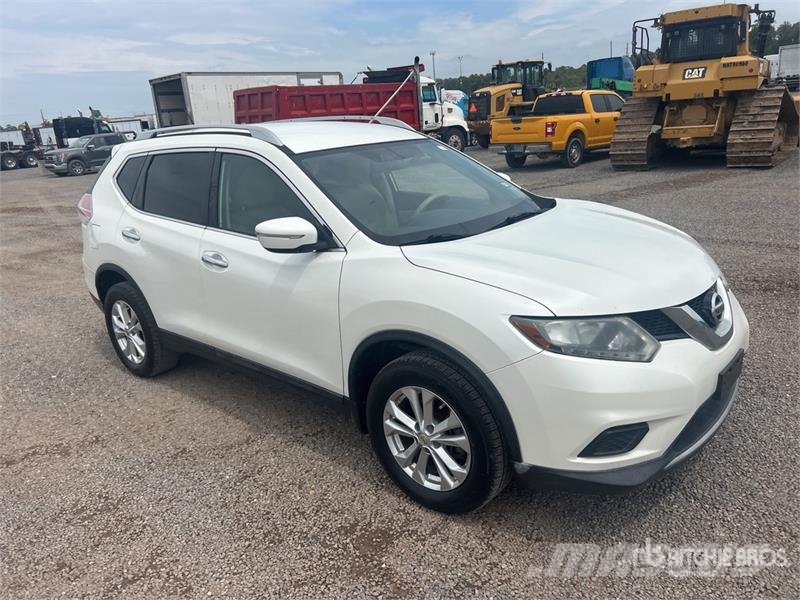 Nissan Rogue SV AWD SUV Kistehergépjárművek