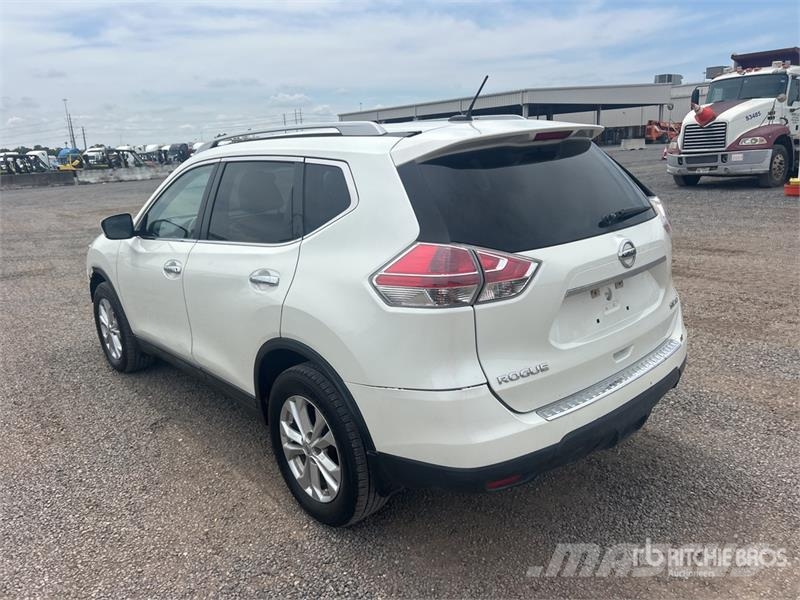 Nissan Rogue SV AWD SUV Kistehergépjárművek