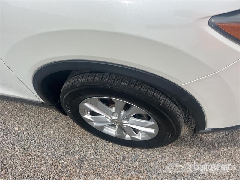 Nissan Rogue SV AWD SUV Kistehergépjárművek