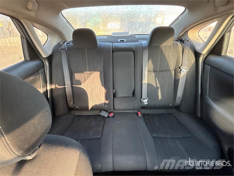 Nissan Sentra Automobile Avtomobili