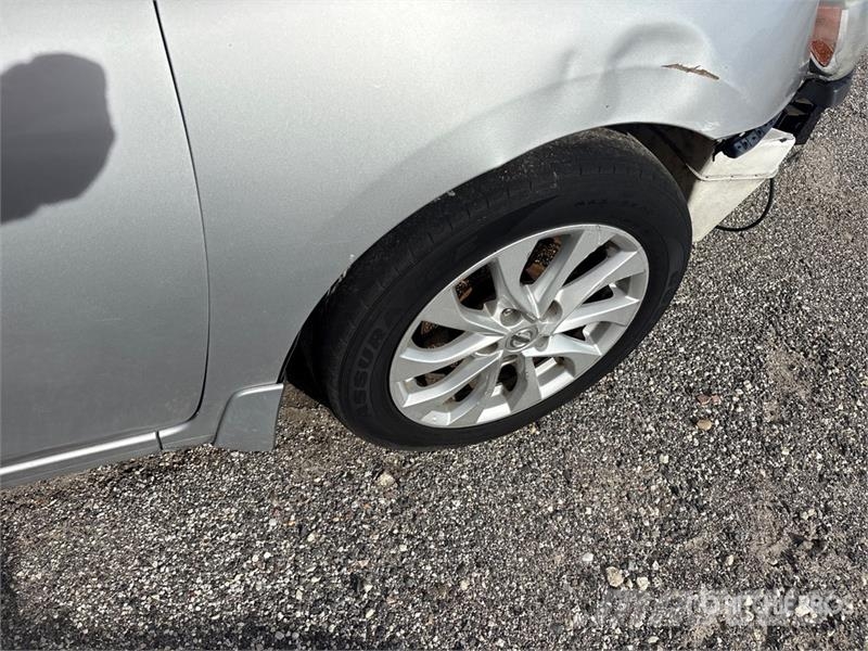 Nissan Sentra Automobile Automobily