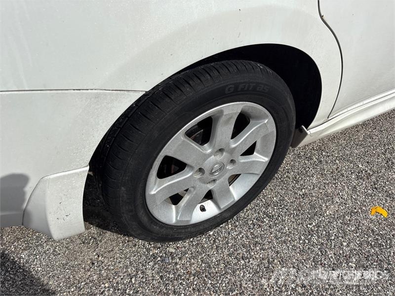 Nissan Sentra Automobile Automobily