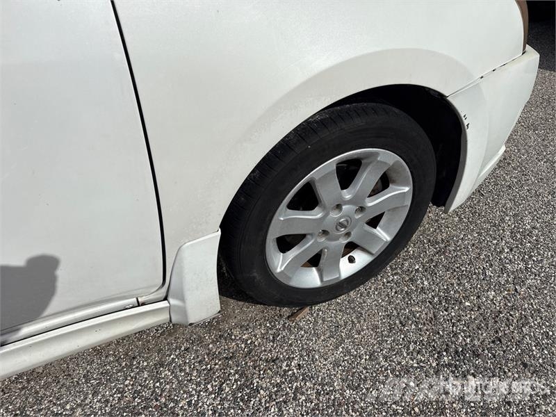 Nissan Sentra Automobile Automobily