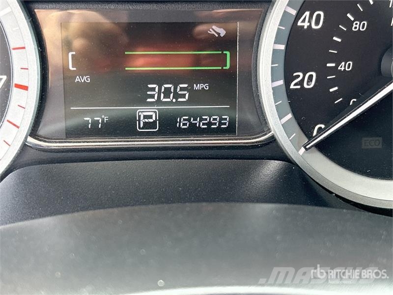 Nissan Sentra SR Automobile Voiture